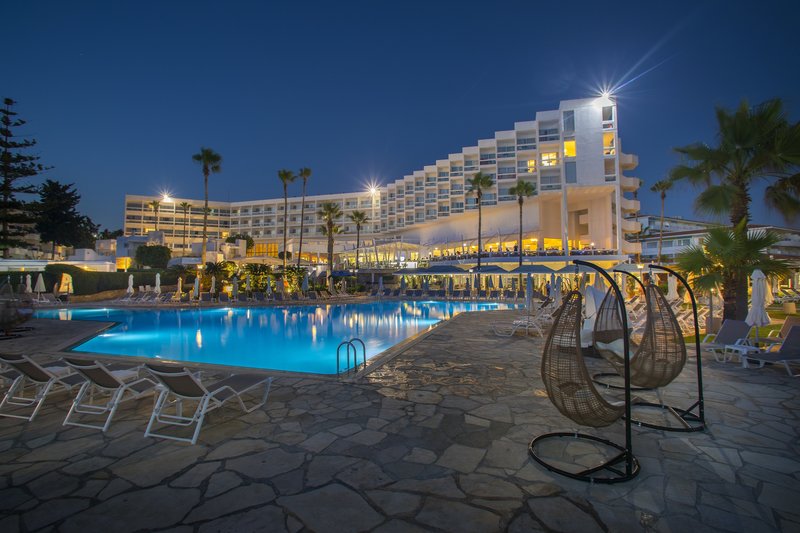 Leonardo Plaza Cypria Maris Beach Hotel & Spa