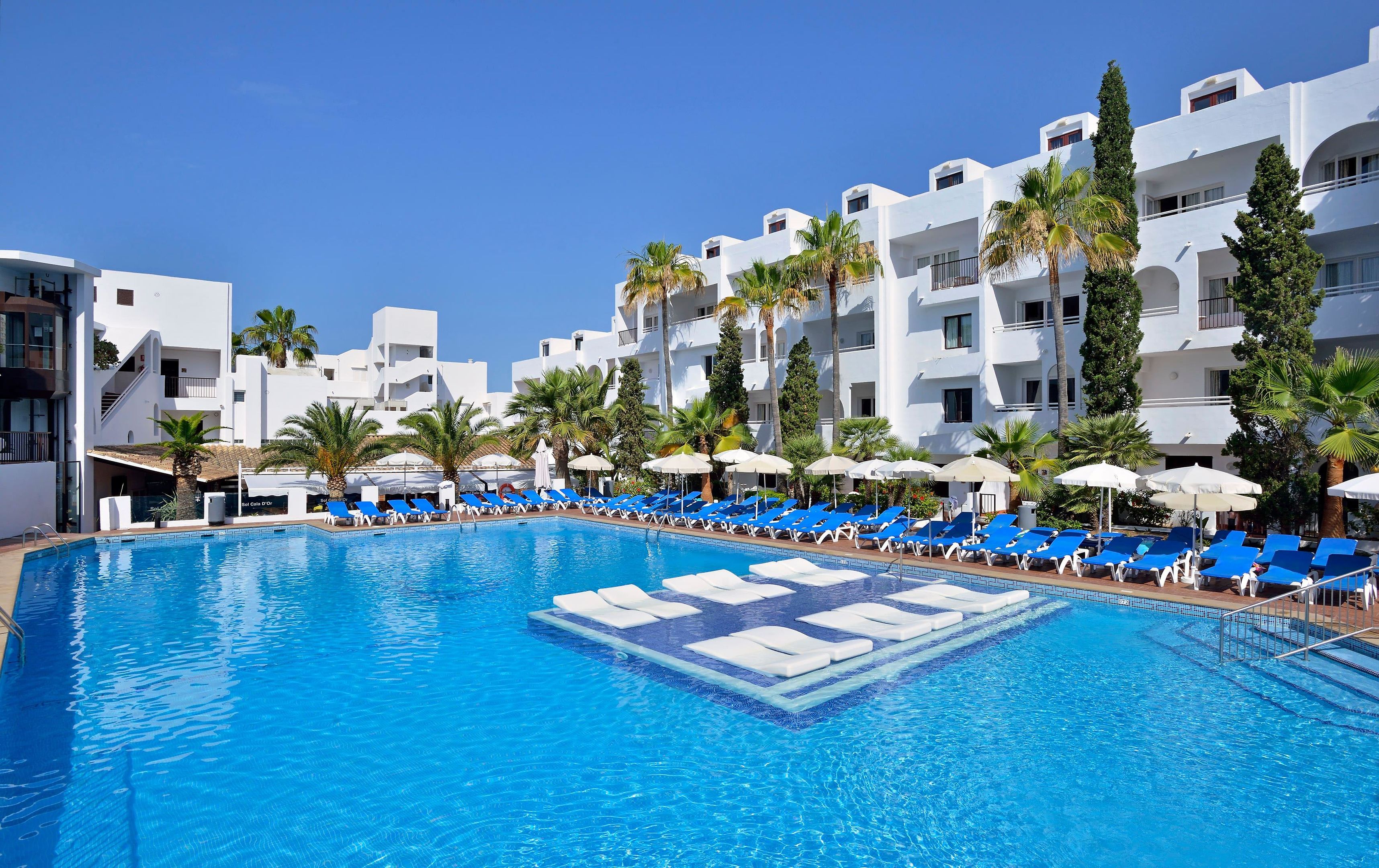 Cala dOr Park Apartments