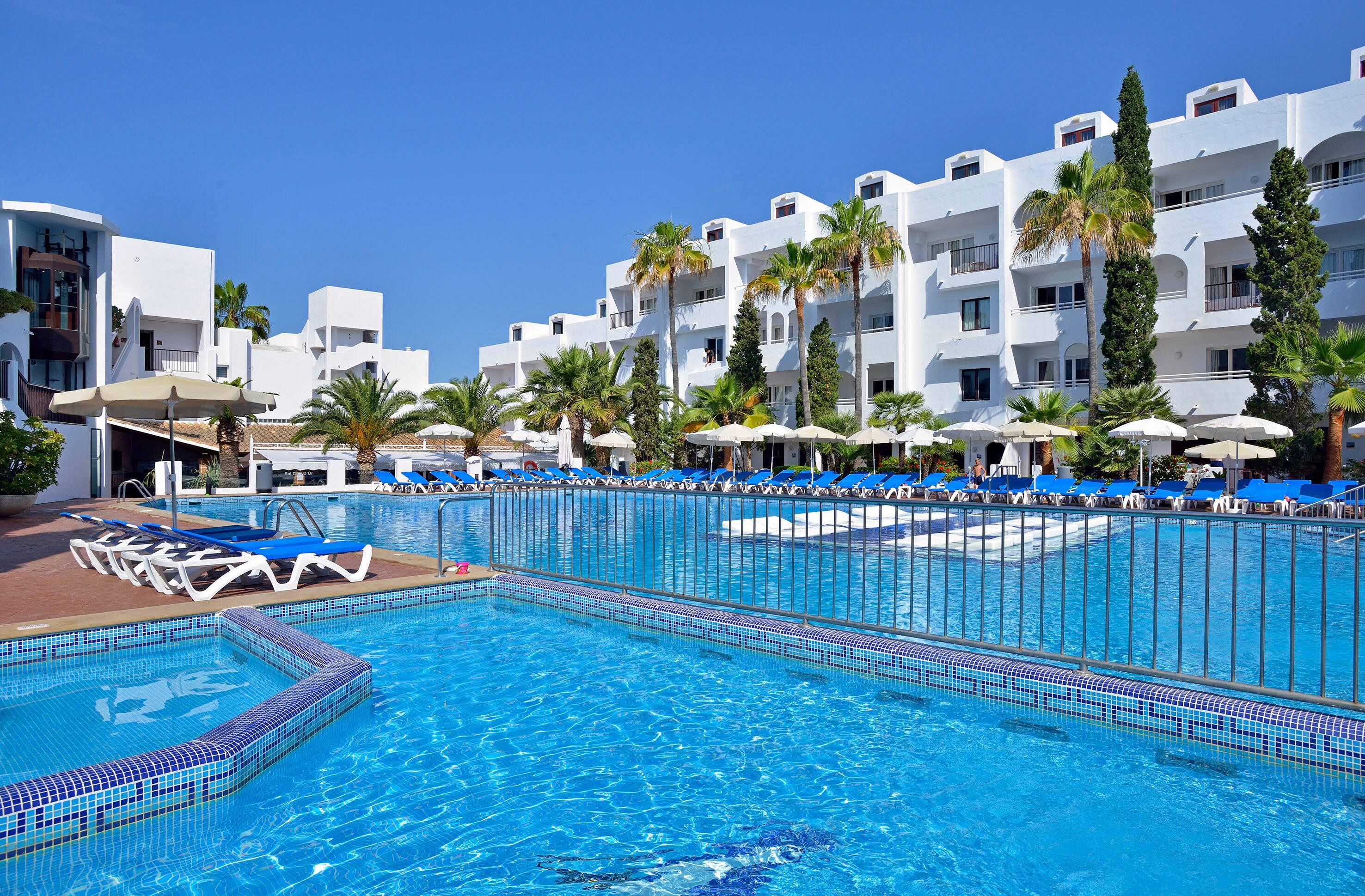 Cala dOr Park Apartments