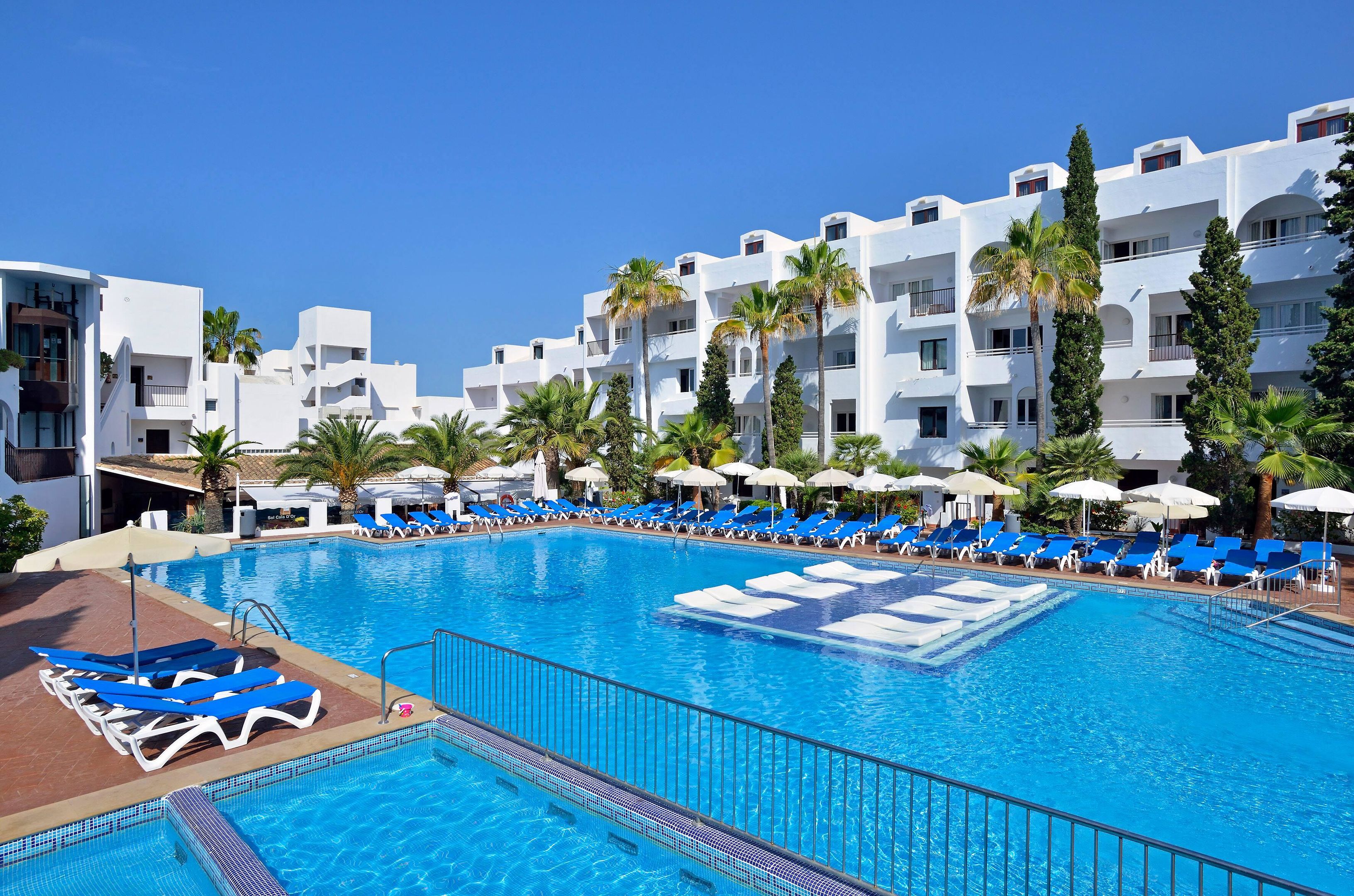 Cala dOr Park Apartments