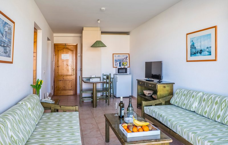 Apartamentos Roc Cala d’en Blanes Beach Club